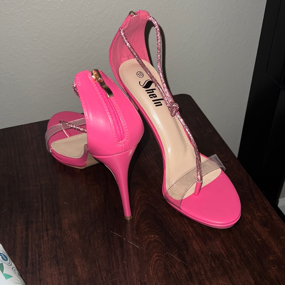 Sparkly knot rope tie design heels